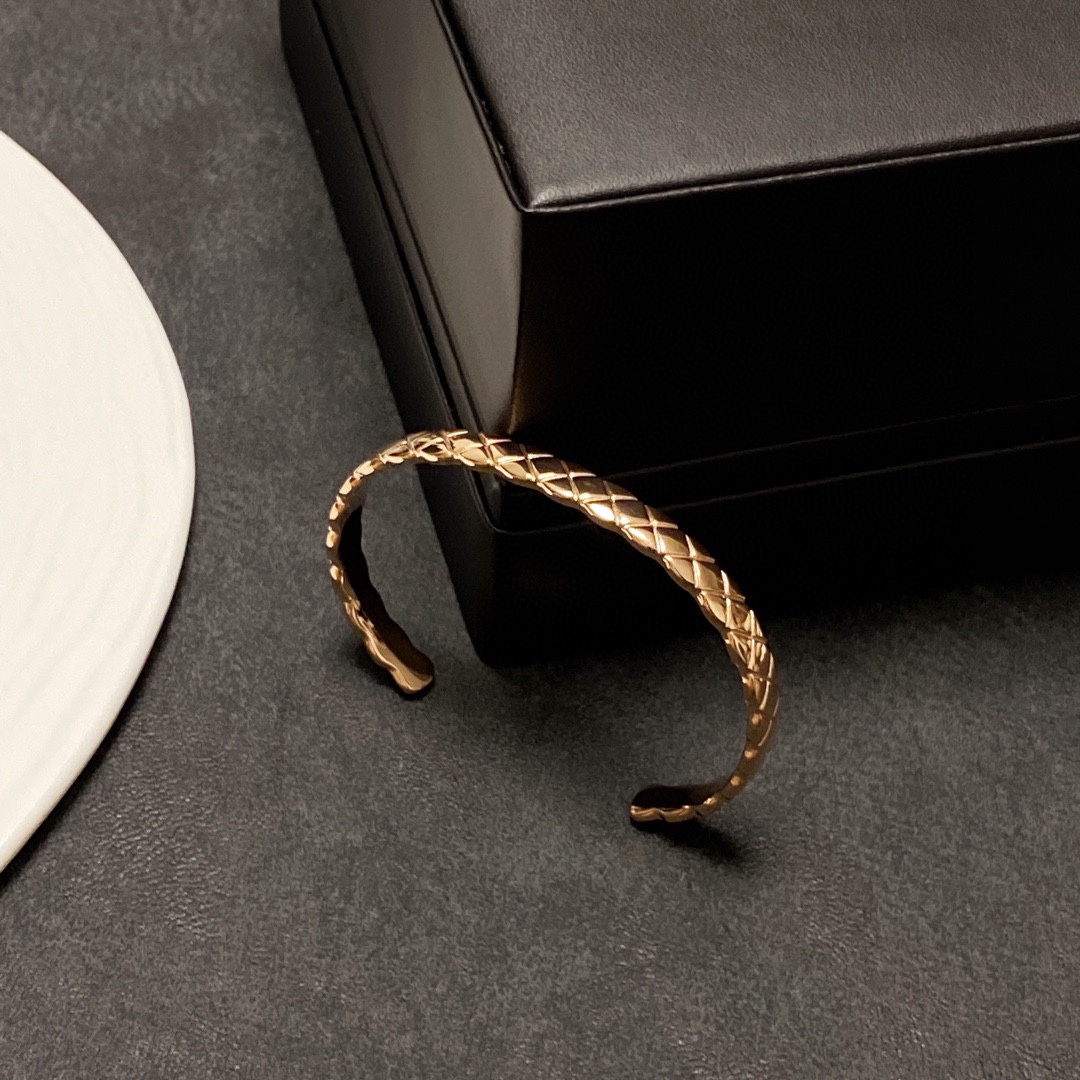 Ch**el Coco Crush Bracelet Gold For Women