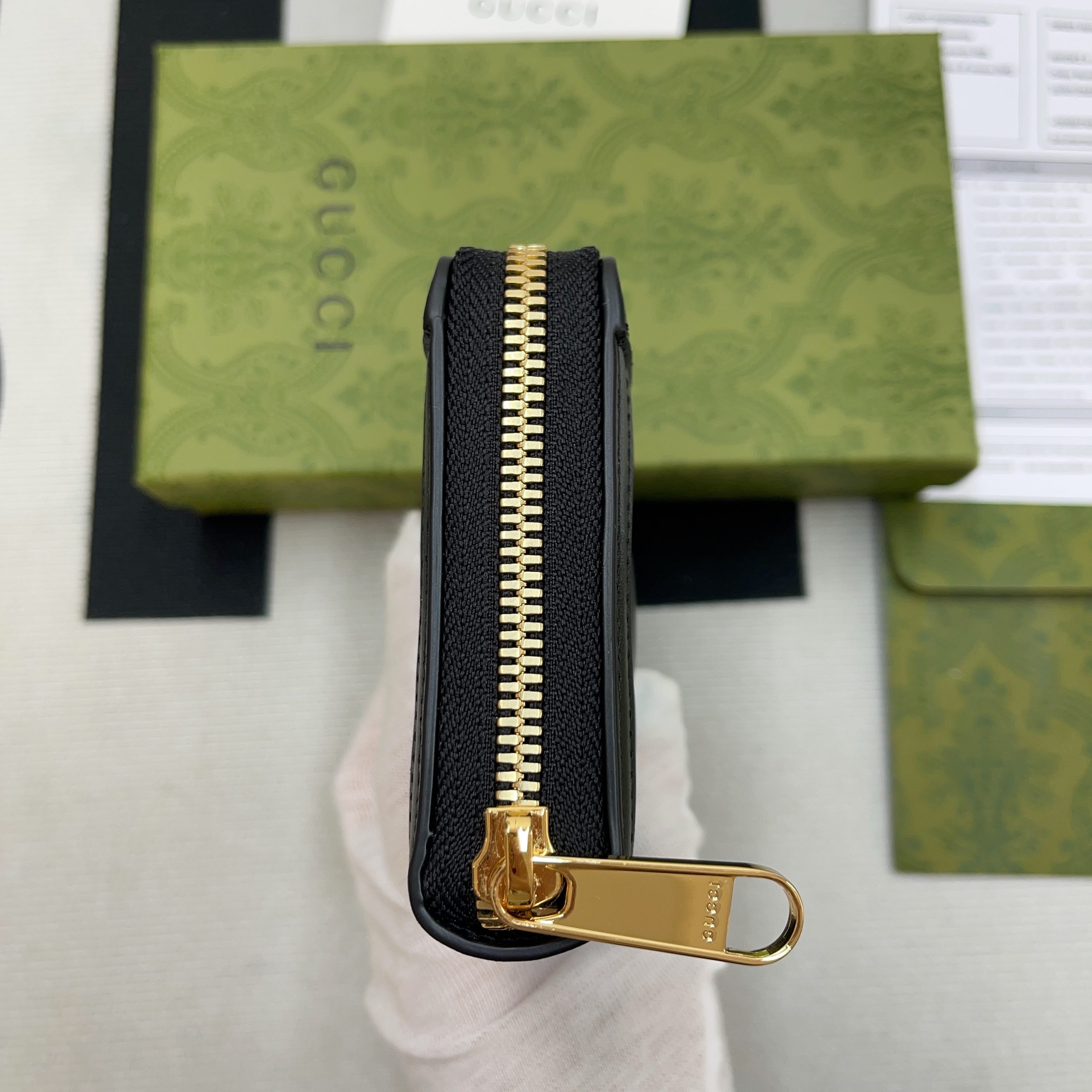 Gvc*1 GG Matelassé Zip-Around Wallet Black For Women‎ 723784 UM8IG 1000 7.6 in/ 19.5 cm