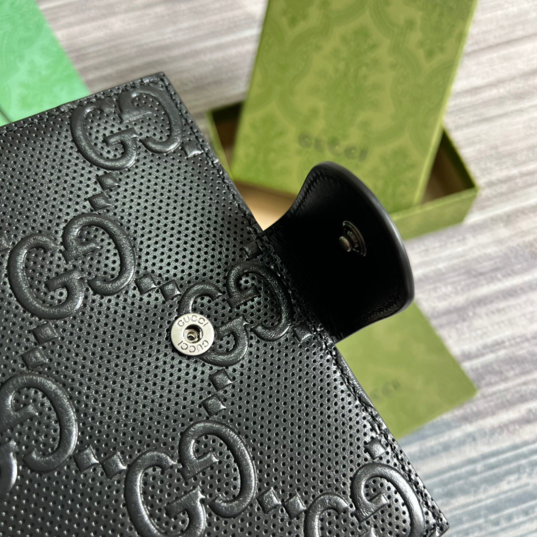 Gvc*1 GG Embossed Passport Case Black For Men 5.7in/10.5cm ‎724562 1W3AN 1000