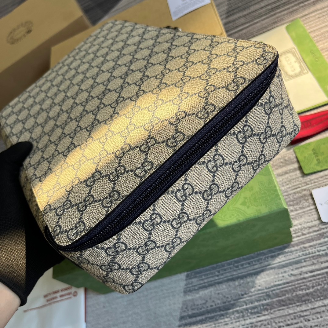 Gvc*1 GG Large Packing Cube Svp*me Canvas Beige/Grey For Men 13.2in/33.5cm ‎‎‎726669 KGD0N 4060
