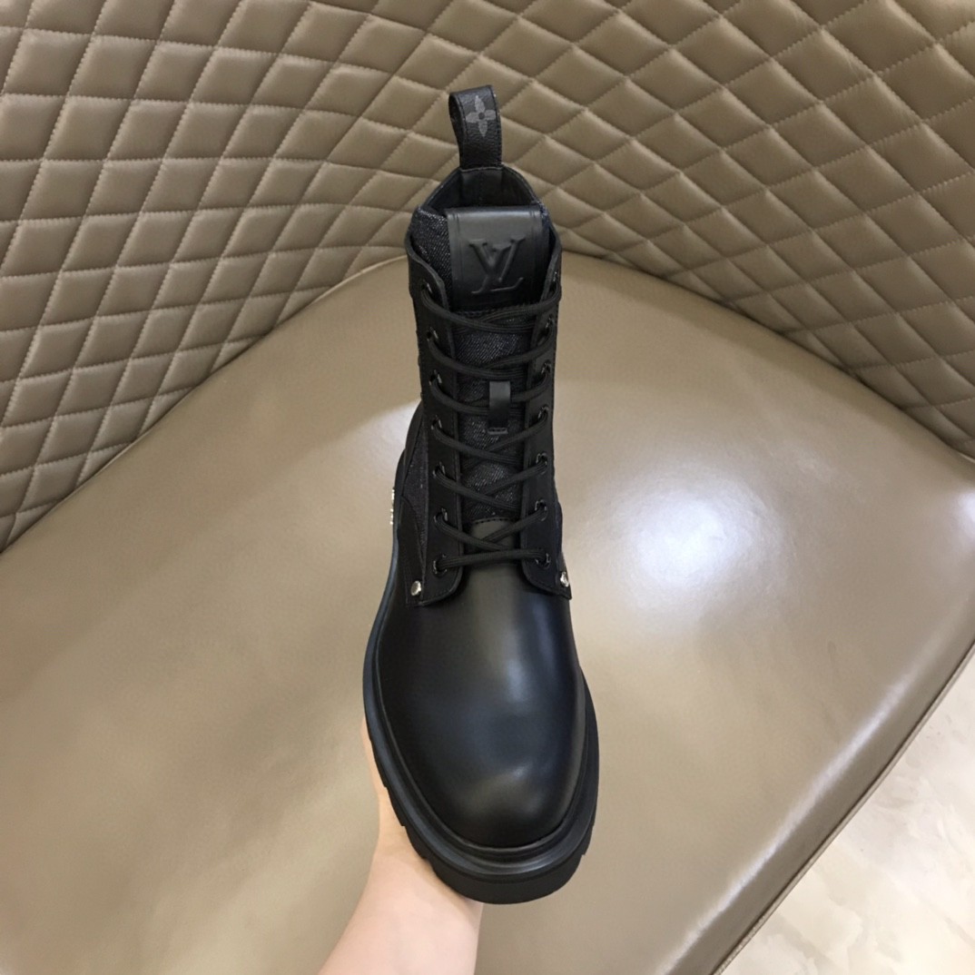 L0vis Vvtt0n LV Ranger Ankle Boots Monogram Flower Black For Men 1AANTF