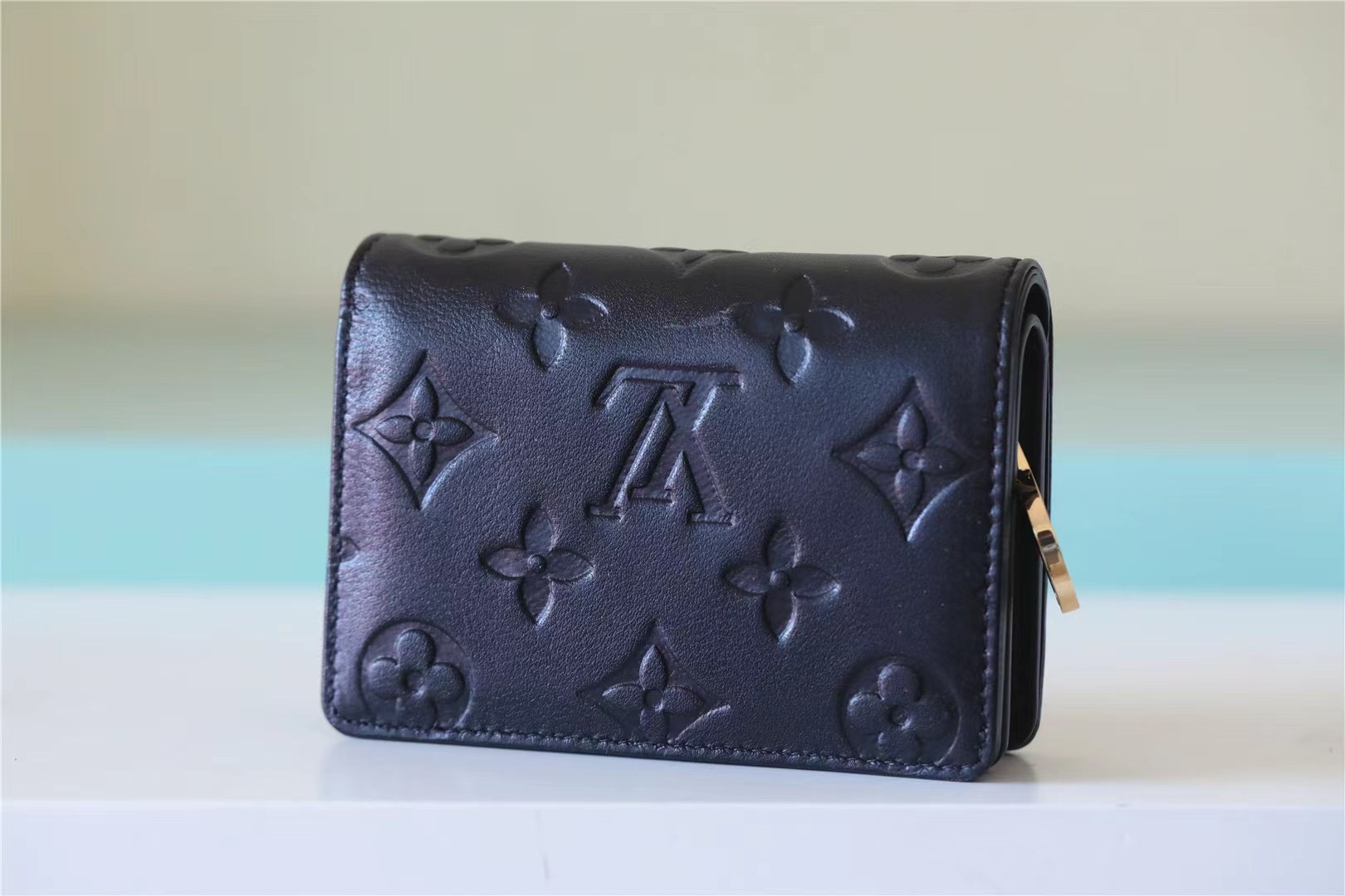 L0vis Vvtt0n Lou Wallet Monogram Embossed Black For Women 4.3in/11cm