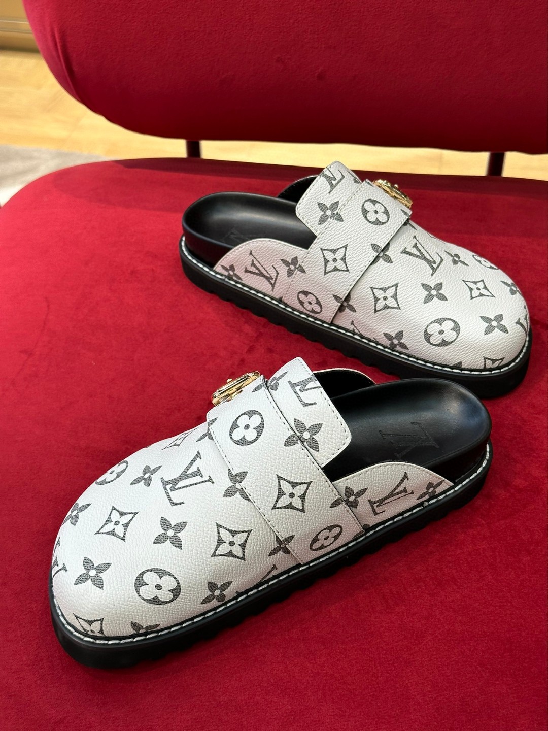 L0vis Vvtt0n LV Easy Mule Monogram Canvas White For Men