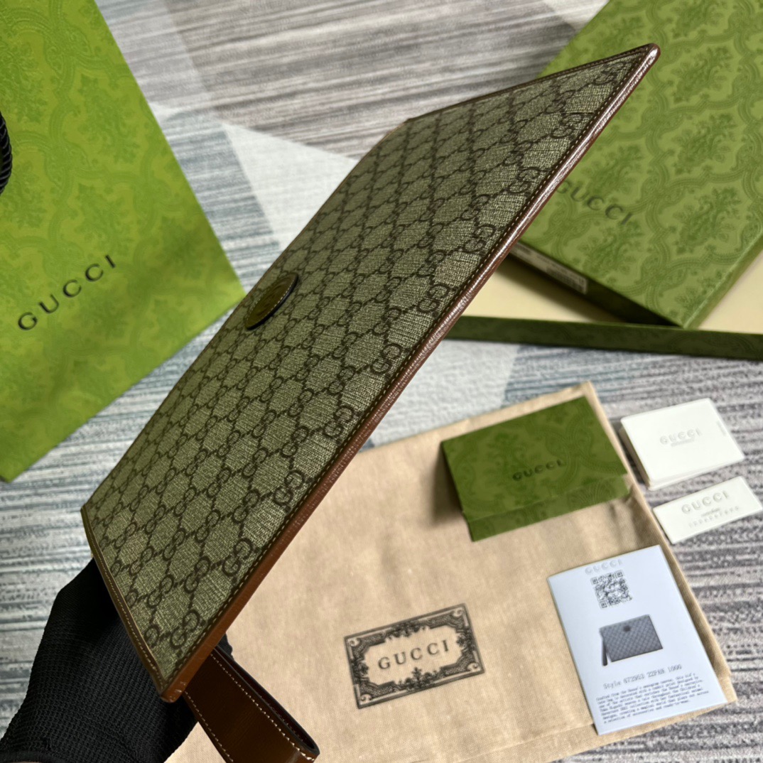 Pouch With Interlocking G Brown For Men 12in/30.5cm 672953 92TCG 8563