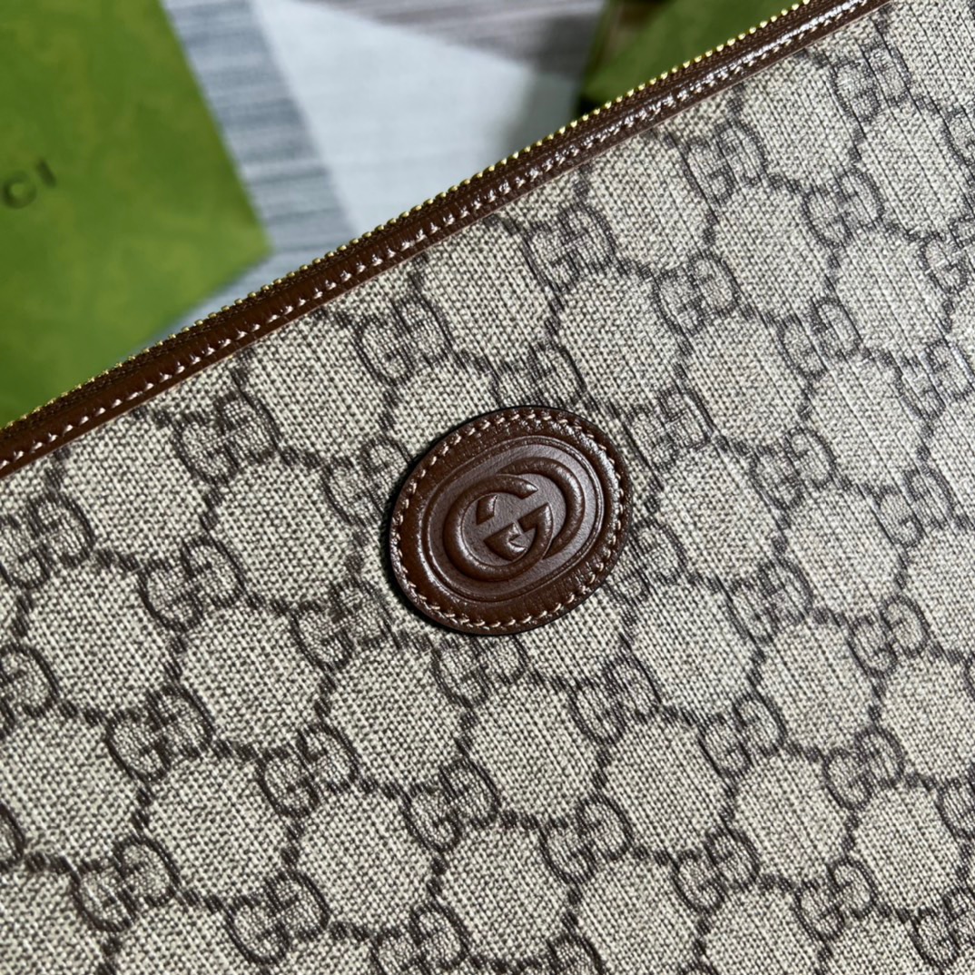 Pouch With Interlocking G Brown For Men 12in/30.5cm 672953 92TCG 8563