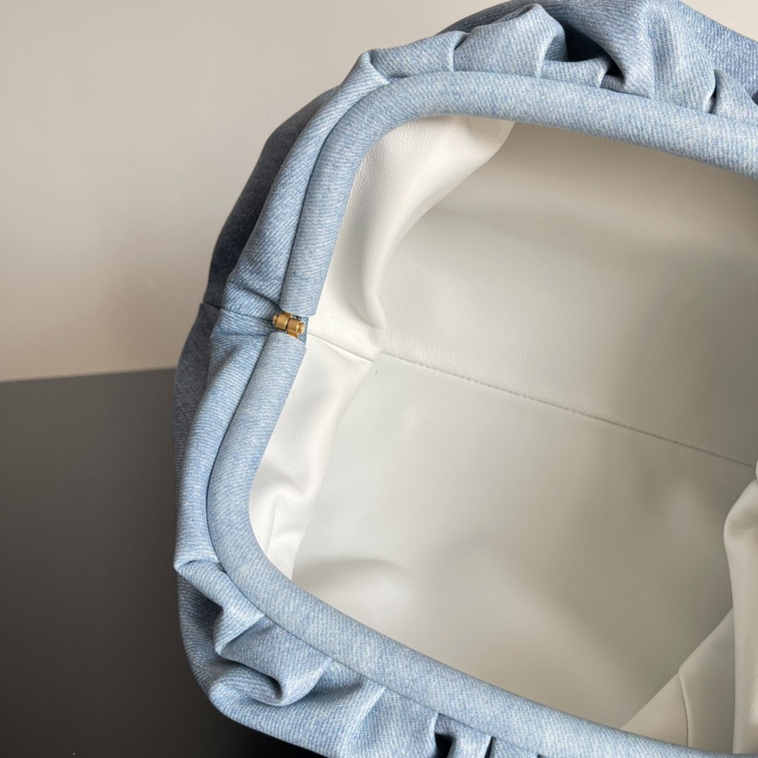 B0tt*ga Ven*ta Teen Pouch Blue For Women‎ 12.2in/31cm