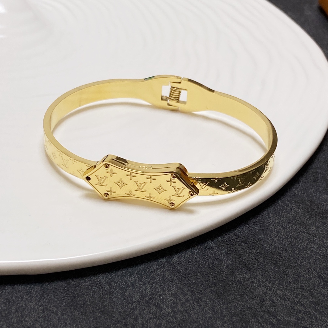 L0vis Vvtt0n LV Titan Bracelet Gold Tone For Women