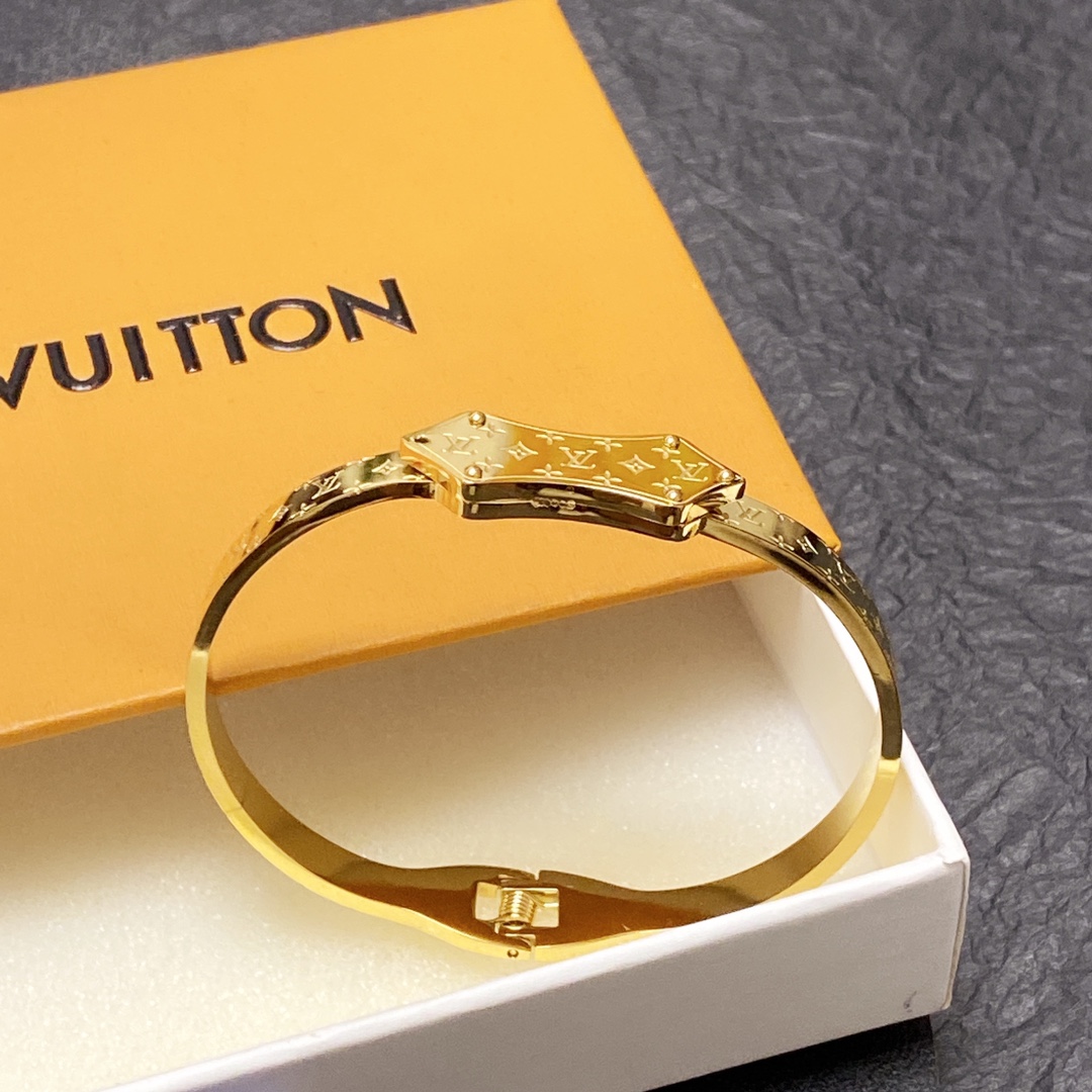 L0vis Vvtt0n LV Titan Bracelet Gold Tone For Women
