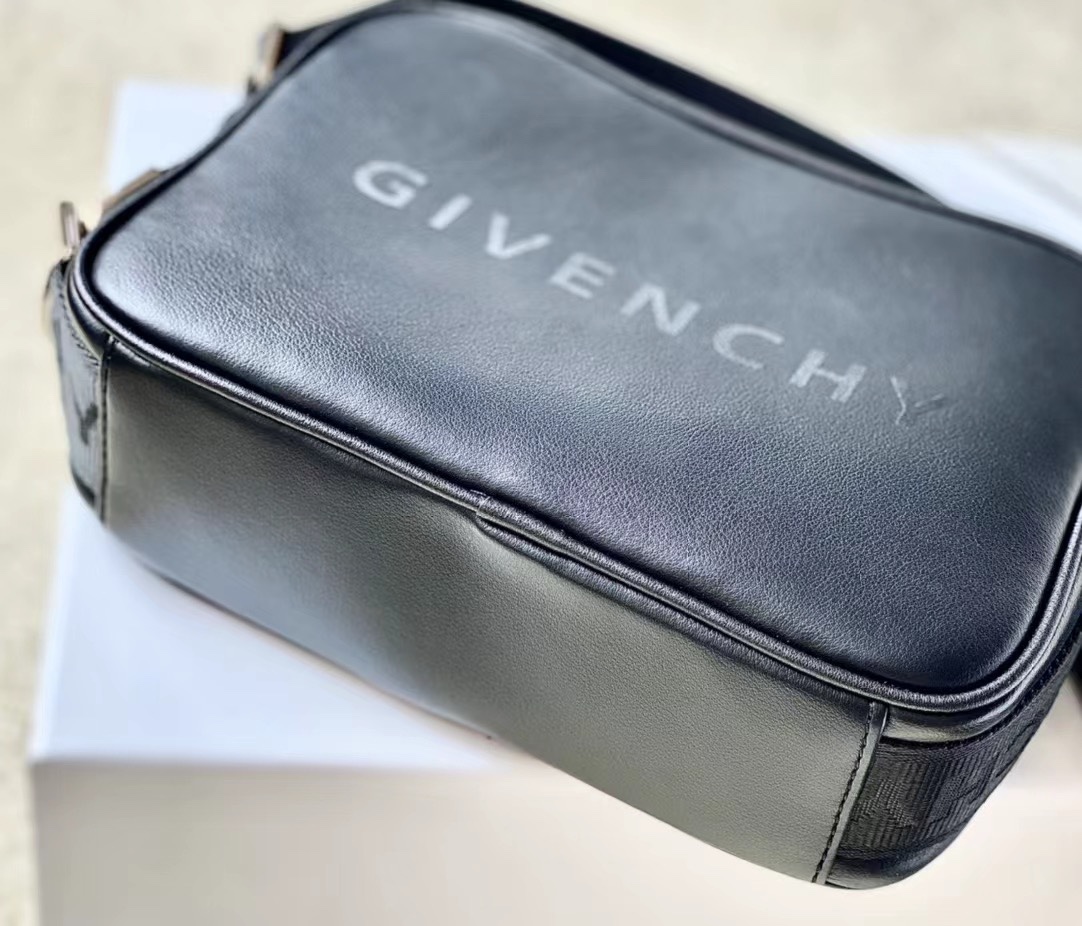 Givenchy Camera Bag Blue/Black/Yellow For Women‎ 7.75in/19.7cm GIV158073