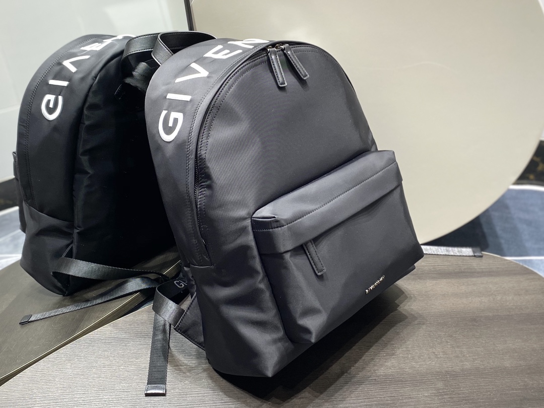 Givenchy Essentiel U Backpack Black For Women‎ 16.9in/43cm BK508HK1F5-001