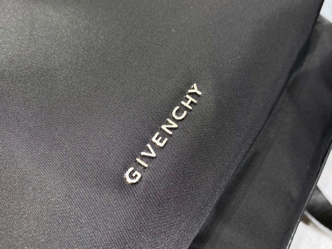 Givenchy Essentiel U Backpack Black For Women‎ 16.9in/43cm BK508HK1F5-001