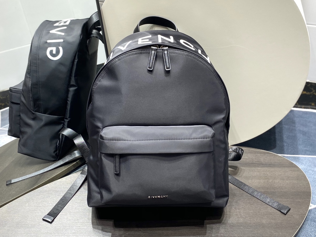 Givenchy Essentiel U Backpack Black For Women‎ 16.9in/43cm BK508HK1F5-001