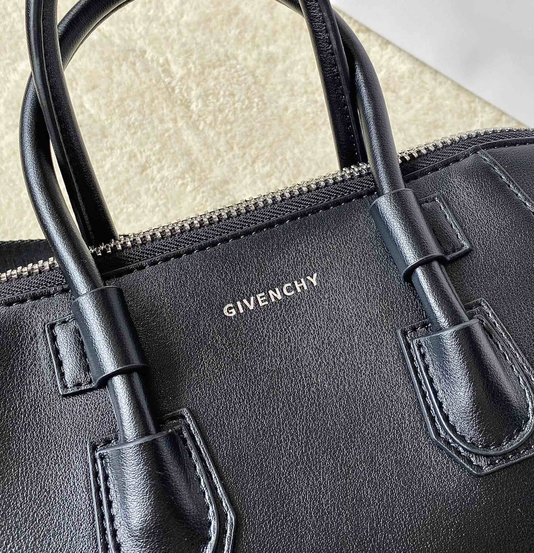 Givenchy Mini Antigona Sport Bag Brown/Black/Beige For Women‎ 8.7in/22cm BB50NVB1HT-001
