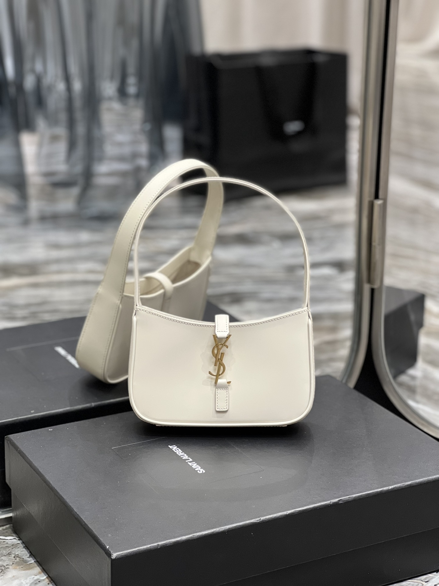 Sa1nt Lau*nt Le 5 A 7 Mini White For Women‎ 7.5in/19cm 7103182R20W9207