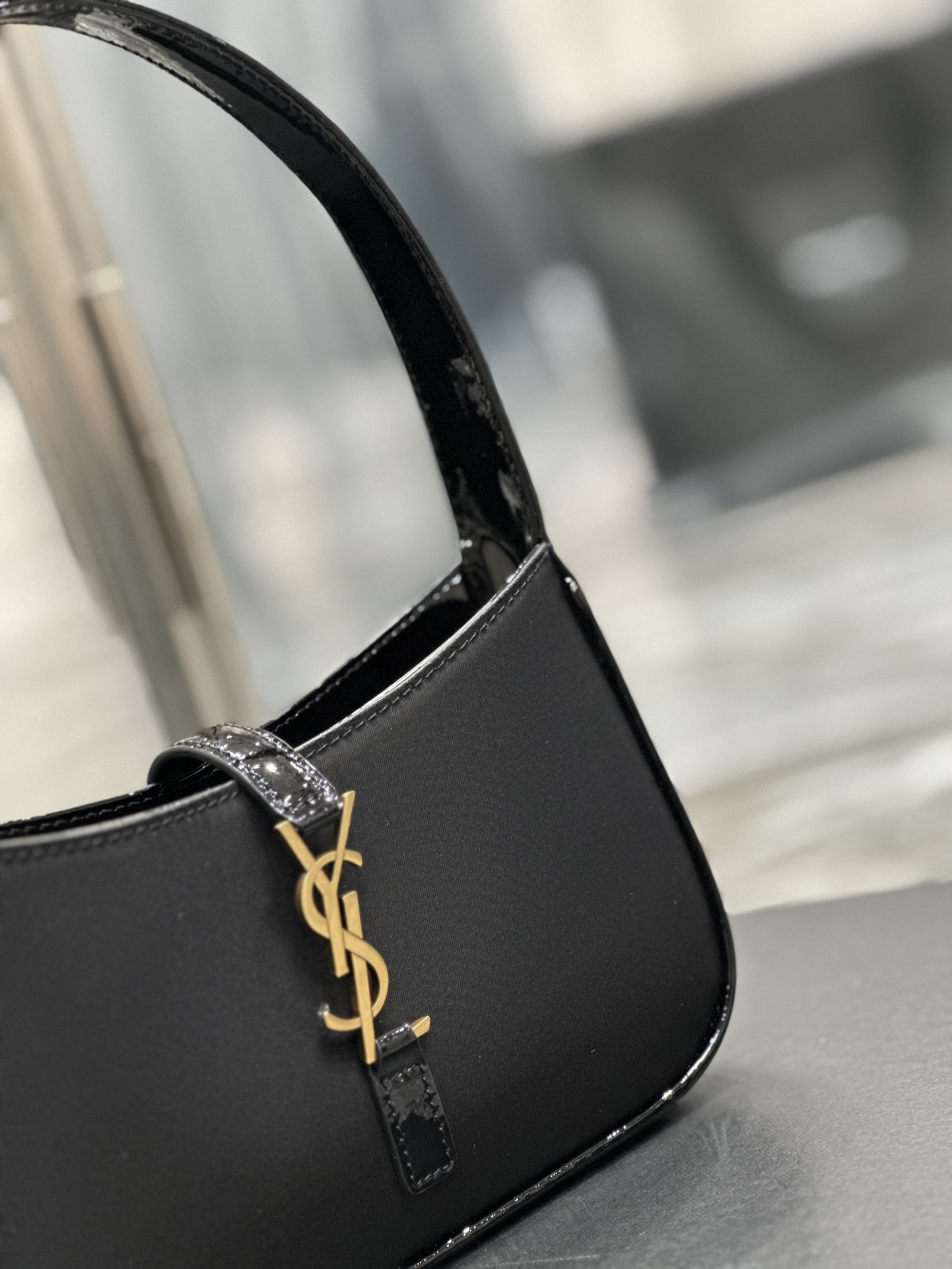 Sa1nt Lau*nt Le 5 A 7 Mini Black For Women‎ 7.5in/19cm