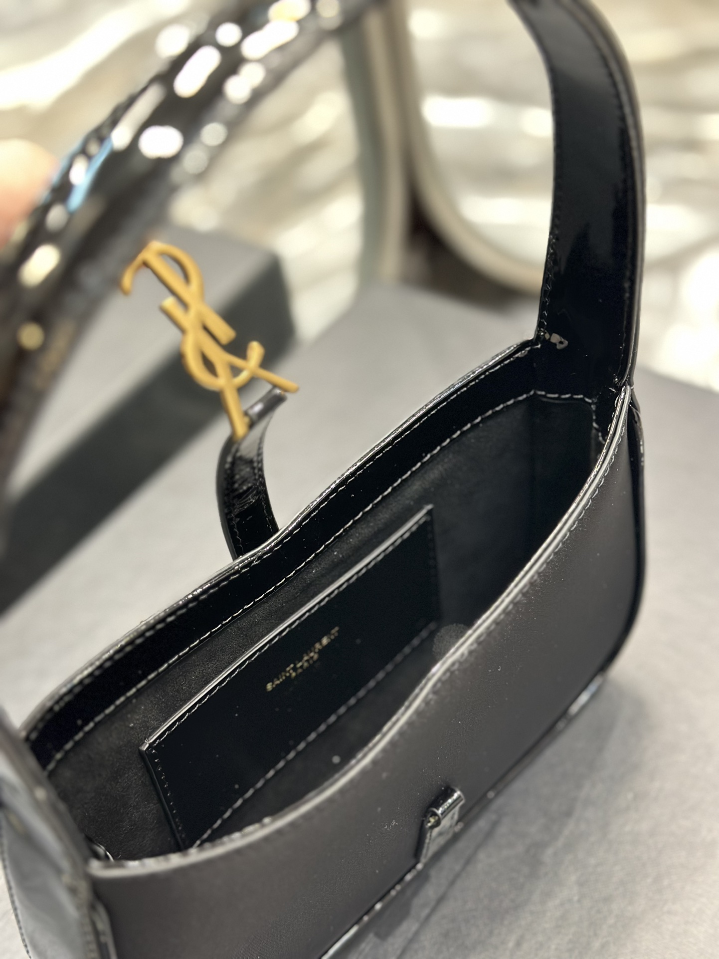 Sa1nt Lau*nt Le 5 A 7 Mini Black For Women‎ 7.5in/19cm