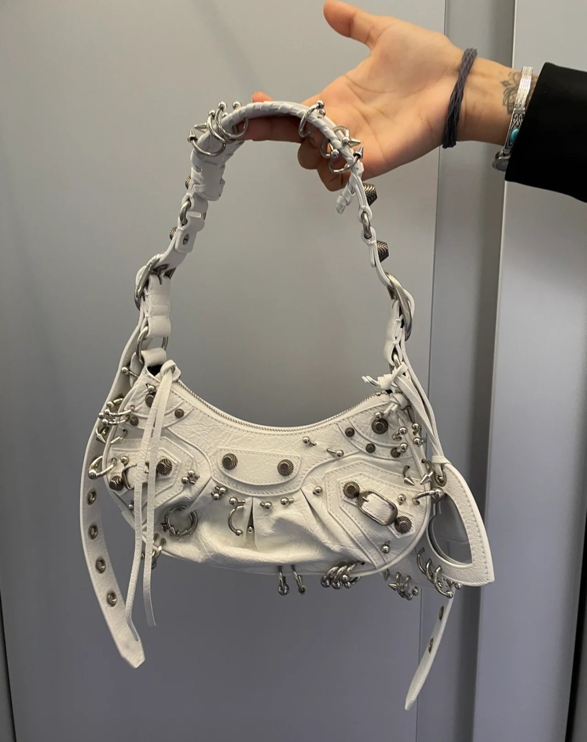 Ba1en*iaga Le Cagole XS Shoulder Bag Black/White For Women‎ 10.2in/25.9cm 671309210G81000