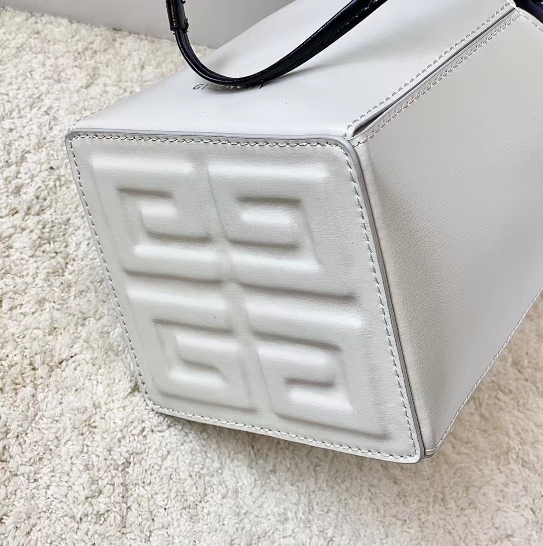 Givenchy Mini Cut Out Bucket Bag Black/White For Women‎ 6.3in/16cm BB50NRB1GV 001