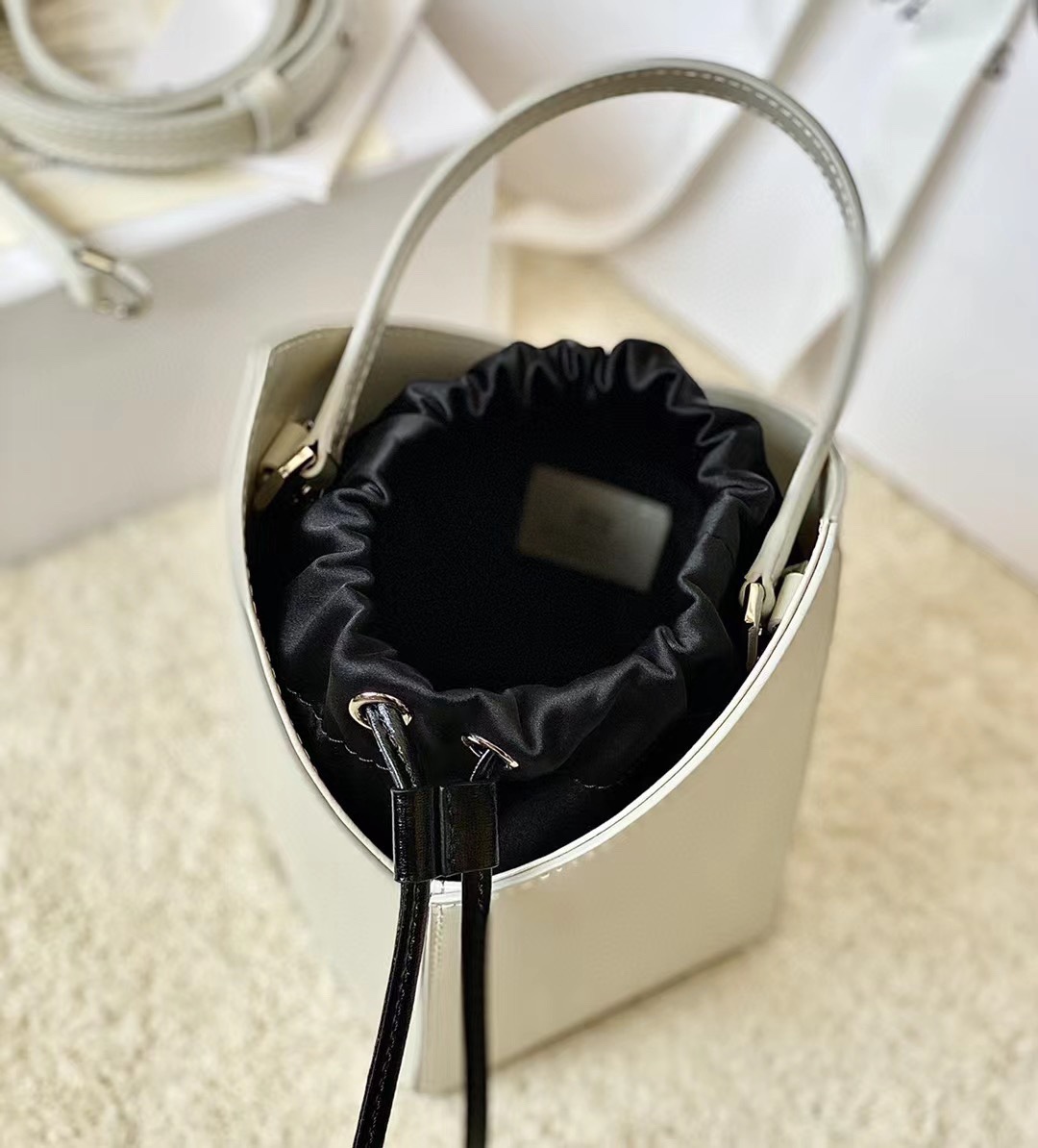 Givenchy Mini Cut Out Bucket Bag Black/White For Women‎ 6.3in/16cm BB50NRB1GV 001