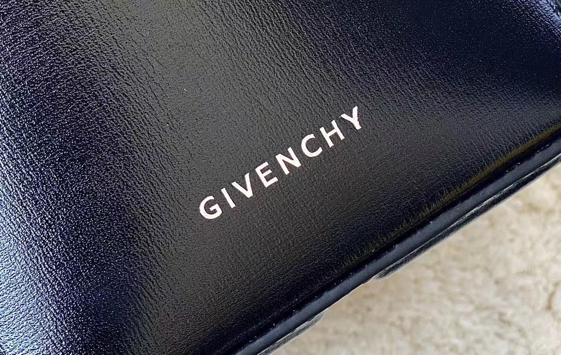 Givenchy Mini Cut Out Bucket Bag Black/White For Women‎ 6.3in/16cm BB50NRB1GV 001