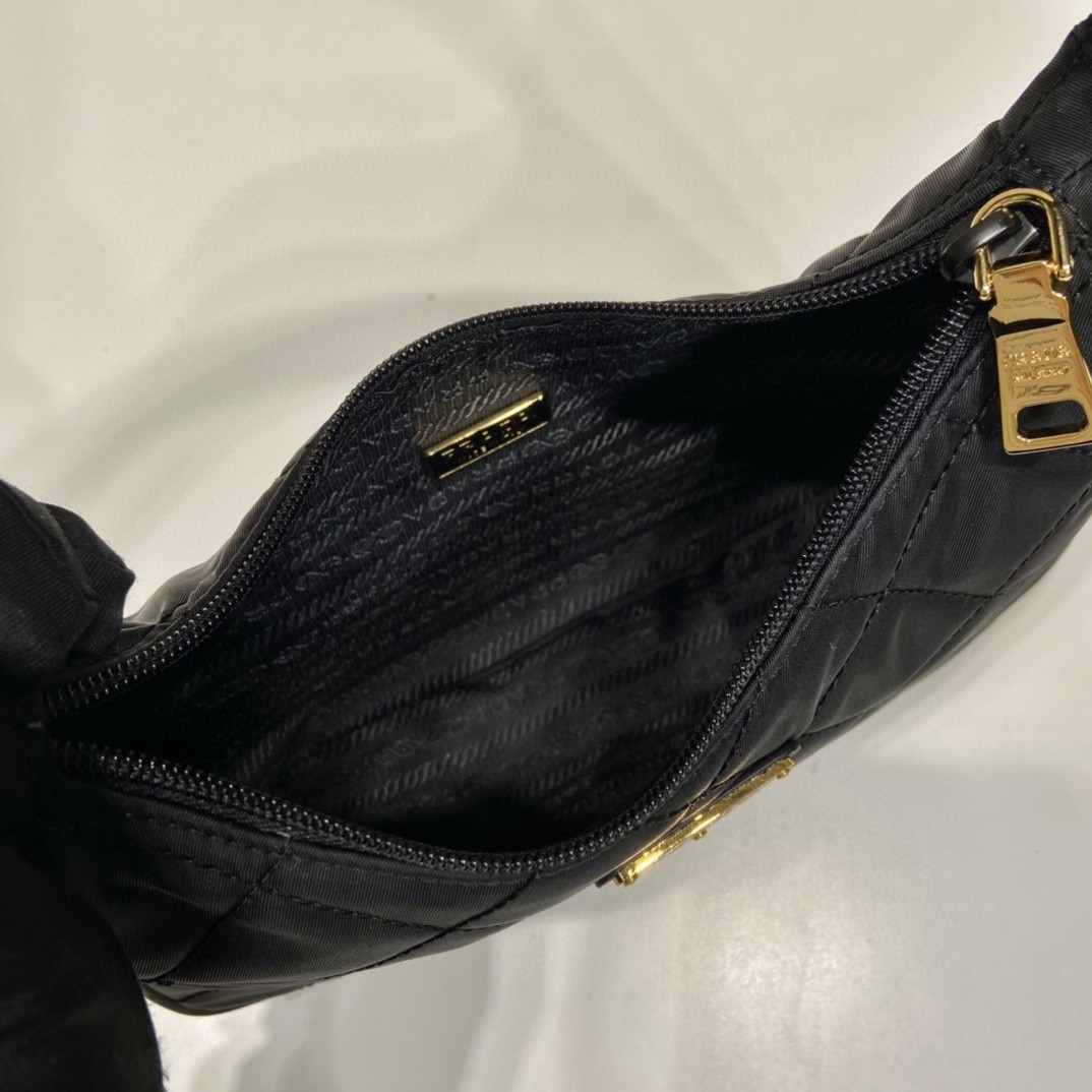 Pra*a Contenitore Maniglia Tessutu Quilted Shoulder Bag Black For Women 9.1 in / 23 cm