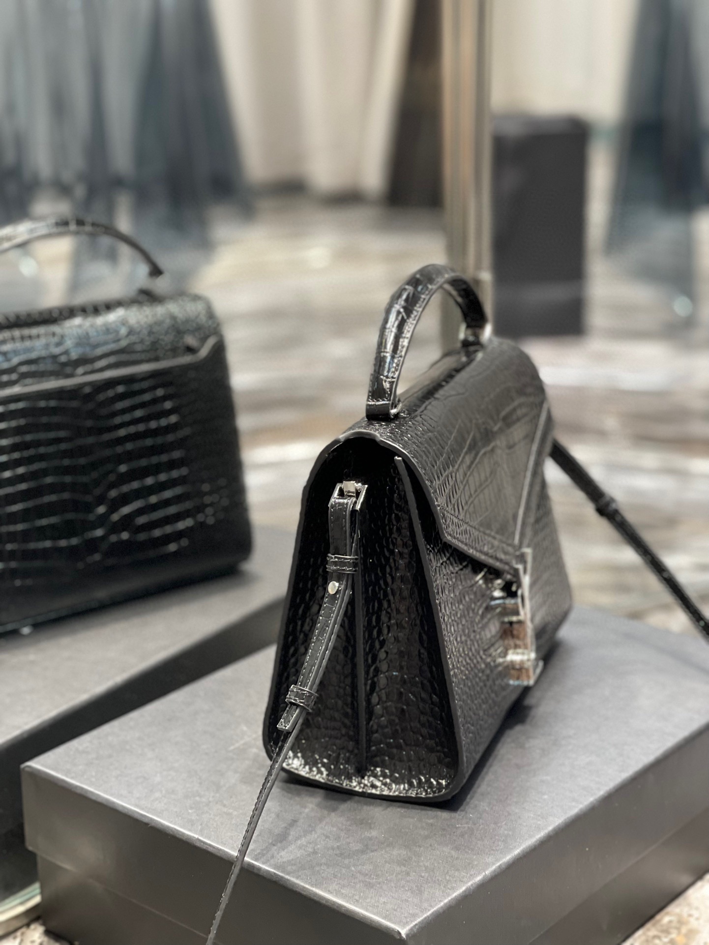 Sa1nt Lau*nt Cassandra Medium Top Handle Bag Black/Burgundy/Green/Grey/Light Yellow For Women‎ 9.6in/24.5cm 6239310SX0W2045
