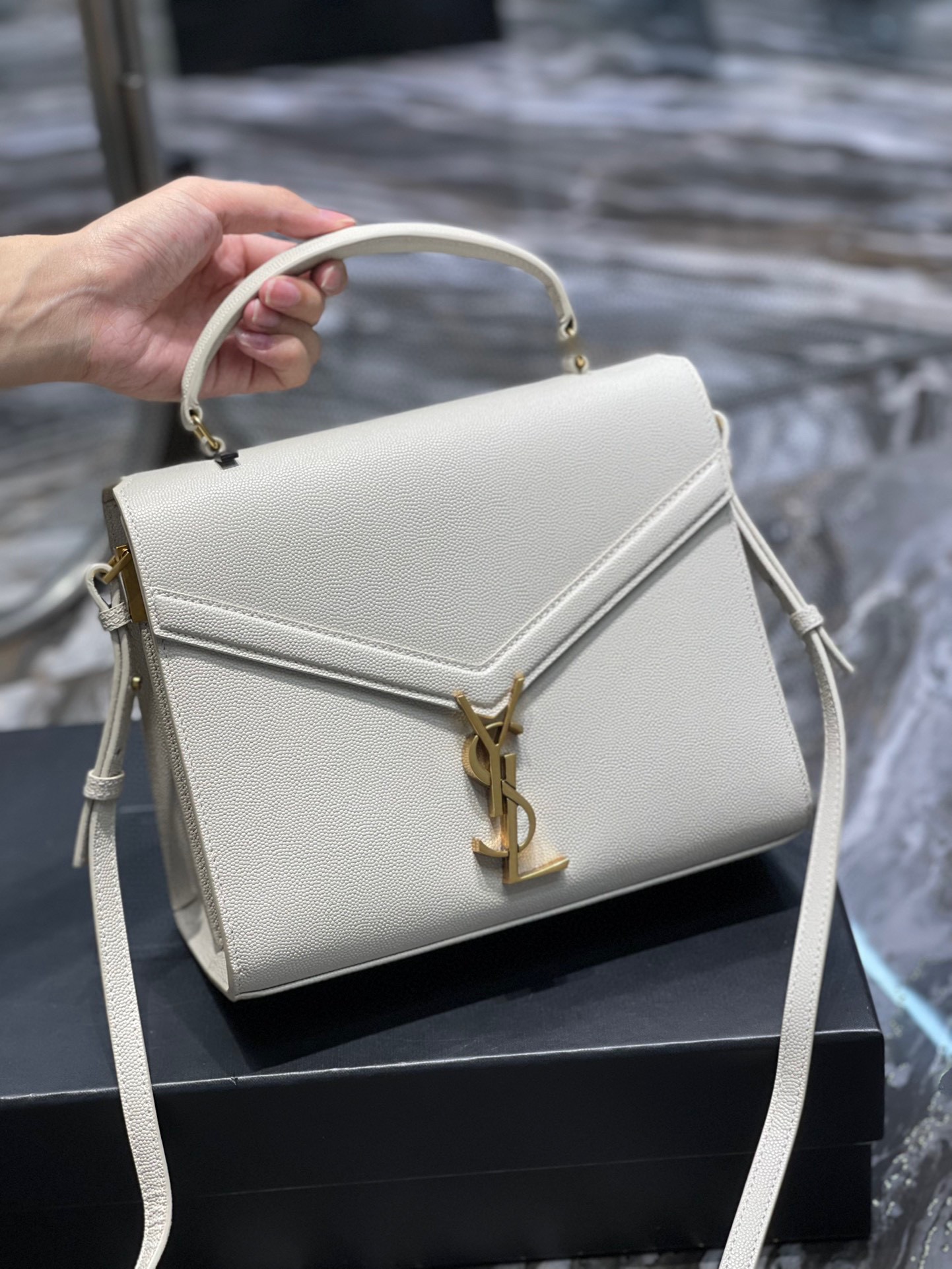 Sa1nt Lau*nt Cassandra Medium Top Handle Bag Black/White For Women‎ 9.6in/24.5cm 6239310SX0W9207