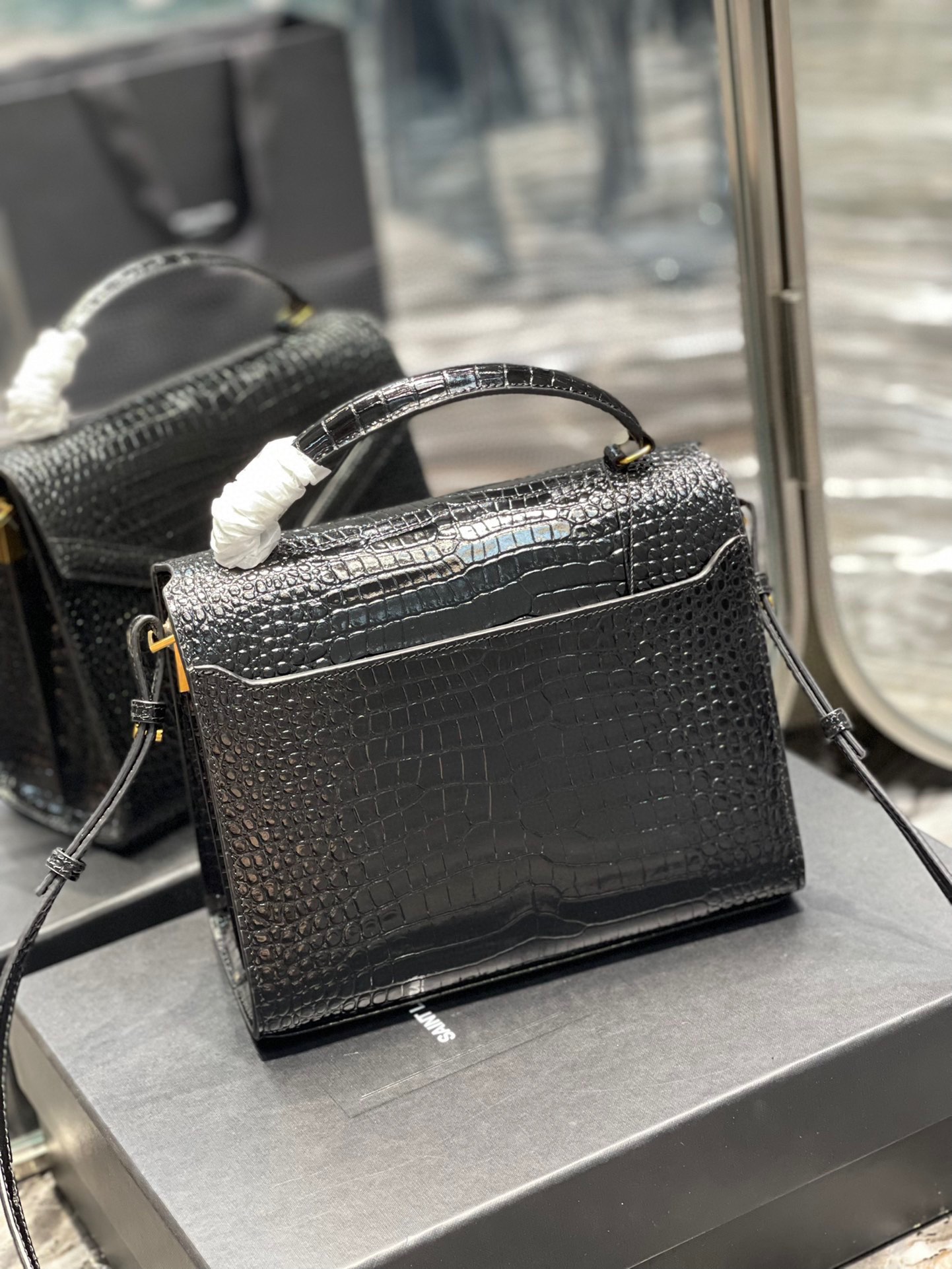 Sa1nt Lau*nt Cassandra Medium Top Handle Bag Black/White For Women‎ 9.6in/24.5cm 6239310SX0W9207
