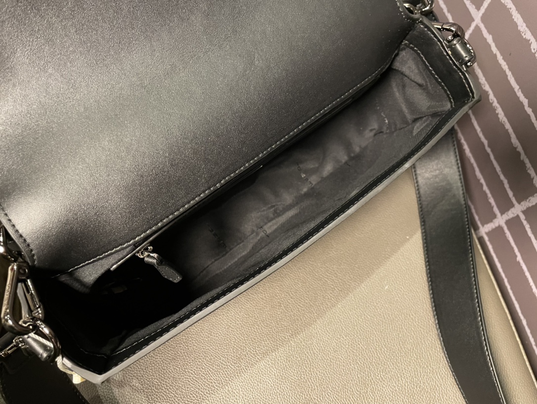 F**di Baguette FF Fabric And Exotic Bag Black For Women 10.5 in/27cm 7VA572ALWIF1DYM