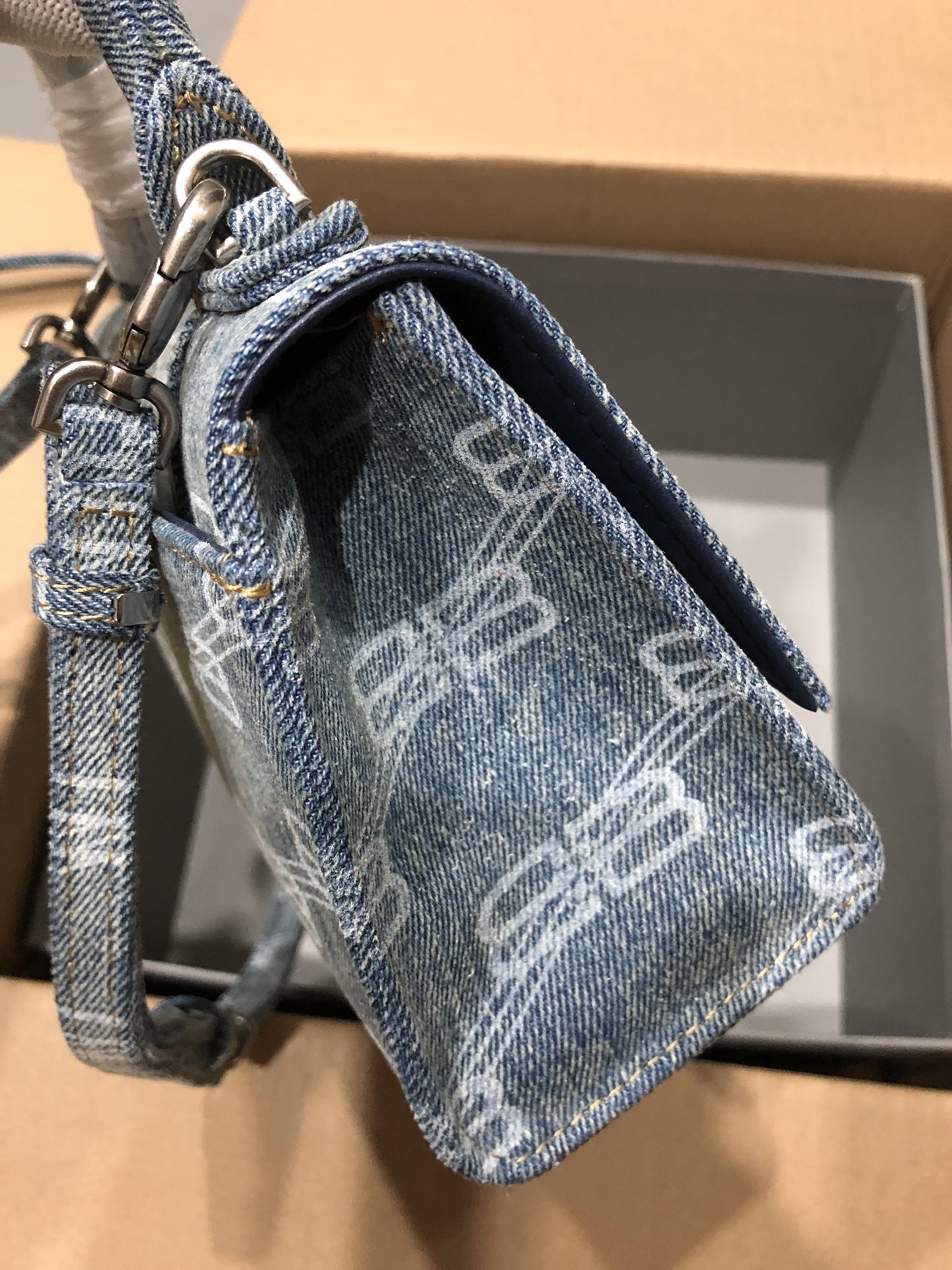 Ba1en*iaga Hourglass XS Handbag Bb Monogram Bleached Denim In Blue For Women 7in/19cm