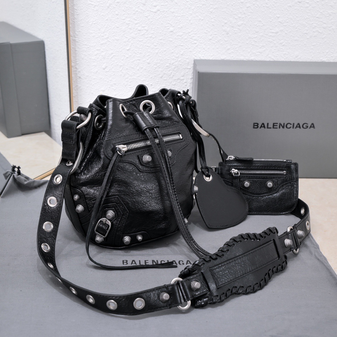 Ba1en*iaga Le Cagole Xs Bucket Bag White/Black/Light Black/Grey/Light Grey For Women 7.8in/20 cm 7024311VG9Y9104