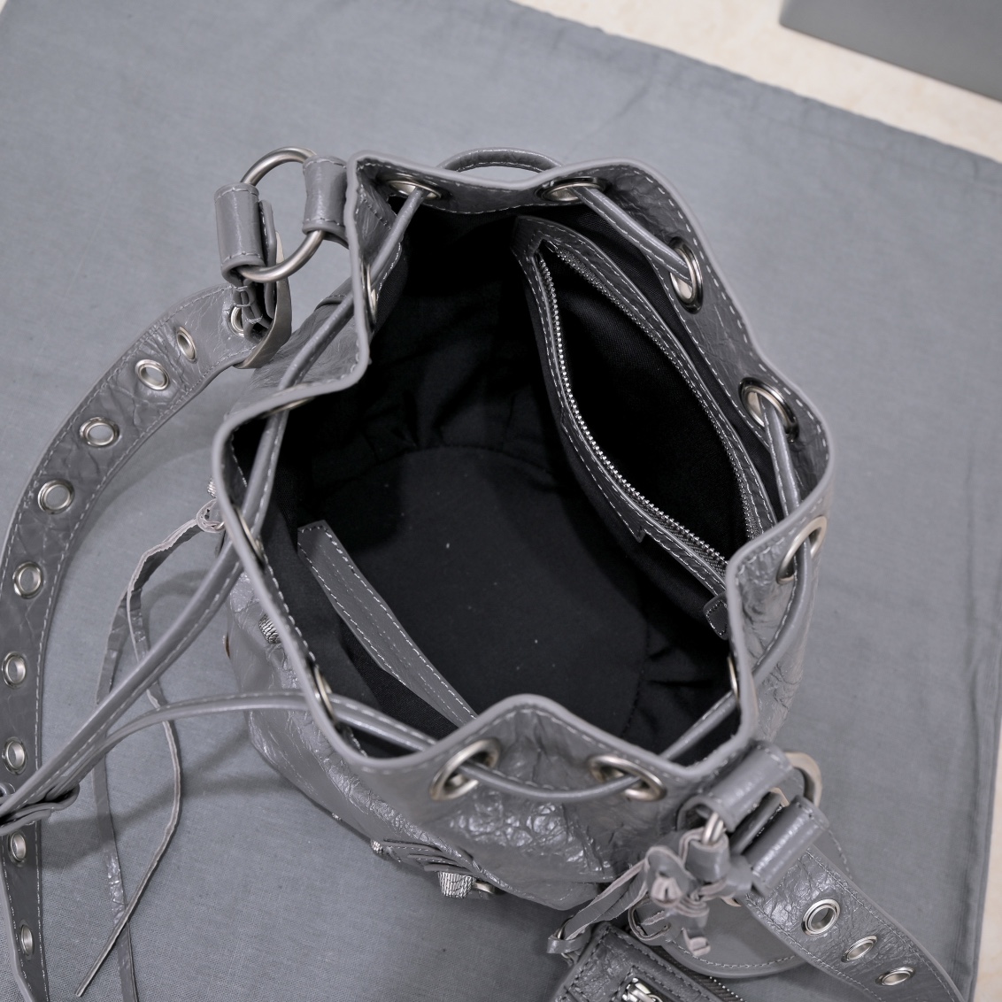 Ba1en*iaga Le Cagole Xs Bucket Bag White/Black/Light Black/Grey/Light Grey For Women 7.8in/20 cm 7024311VG9Y9104