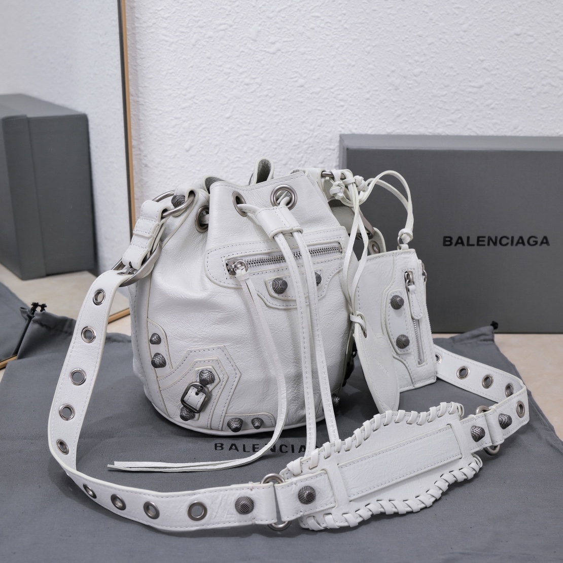 Ba1en*iaga Le Cagole Xs Bucket Bag White/Black/Light Black/Grey/Light Grey For Women 7.8in/20 cm 7024311VG9Y9104