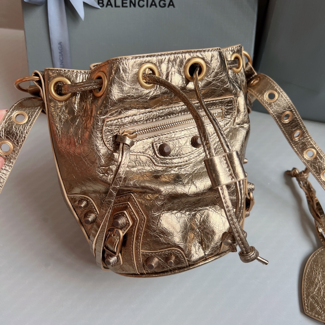 Ba1en*iaga Le Cagole Xs Bucket Bag Metallized With Rhinestones In Gold Tone For Women 7.8in/20 cm 702431210D48006