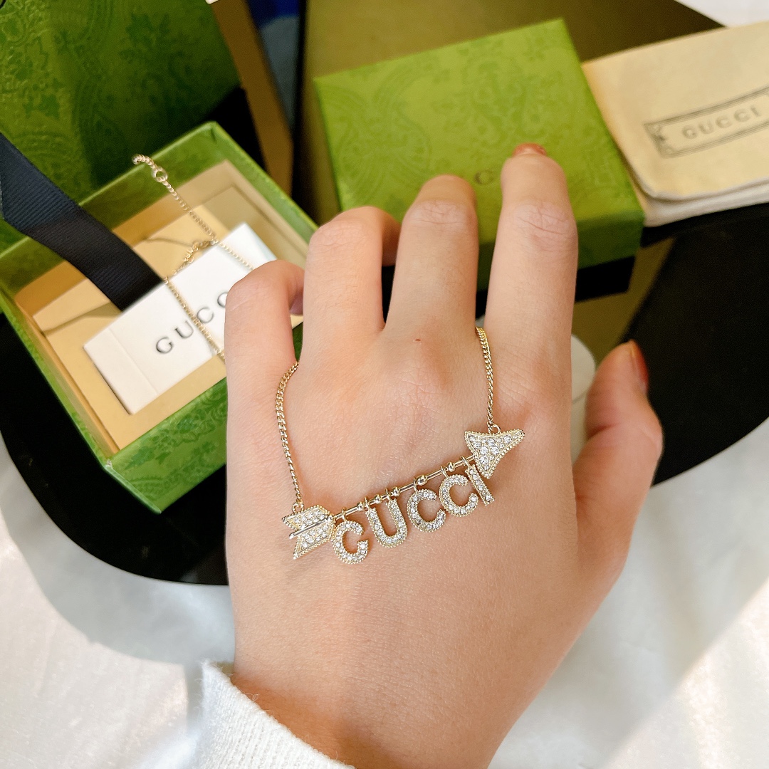 Gvc*1 Arrow Letters Necklace Gold For Women