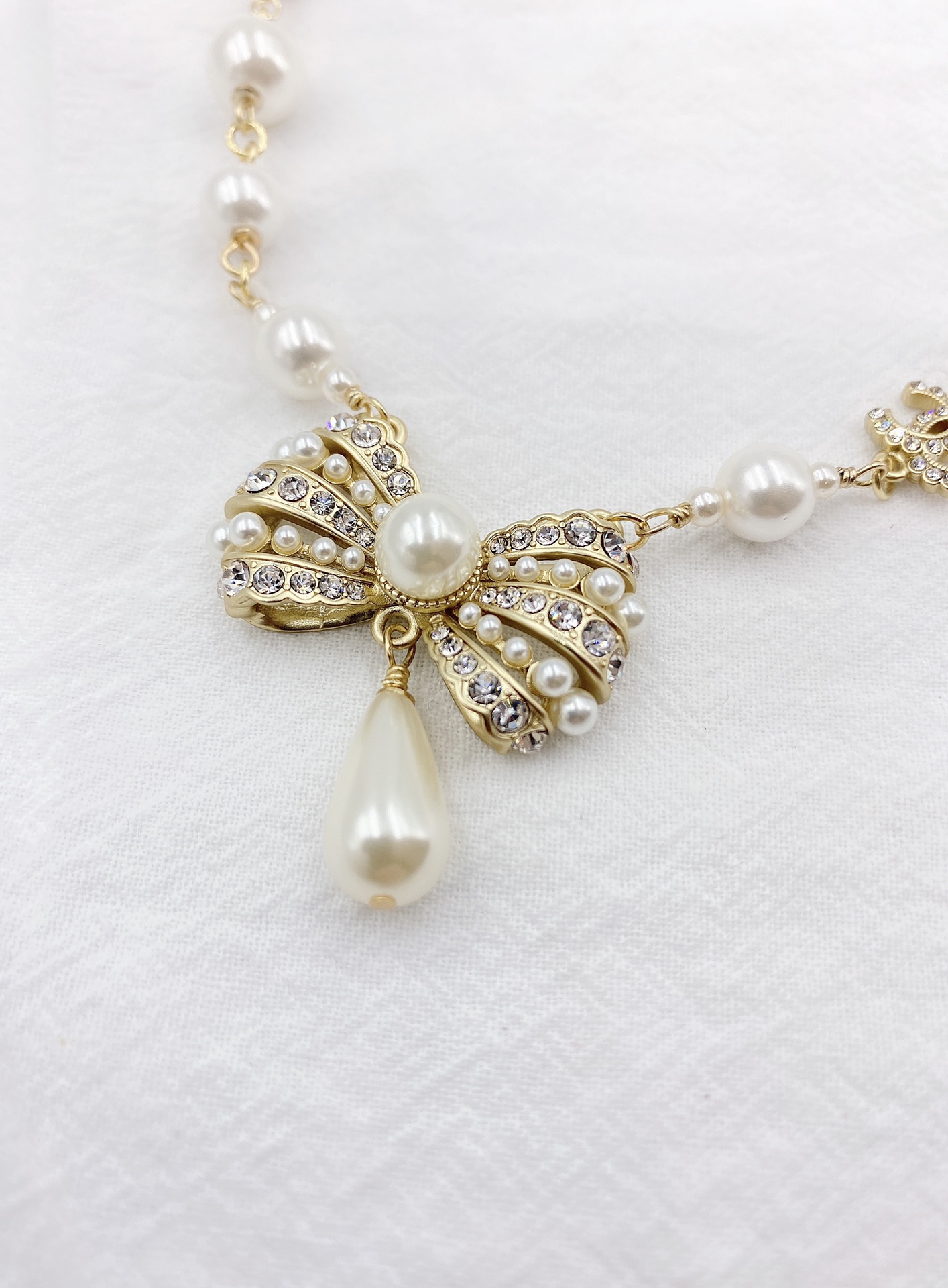 Ch**el Bowknot Pendant Pearl Necklace Gold Tone For Women