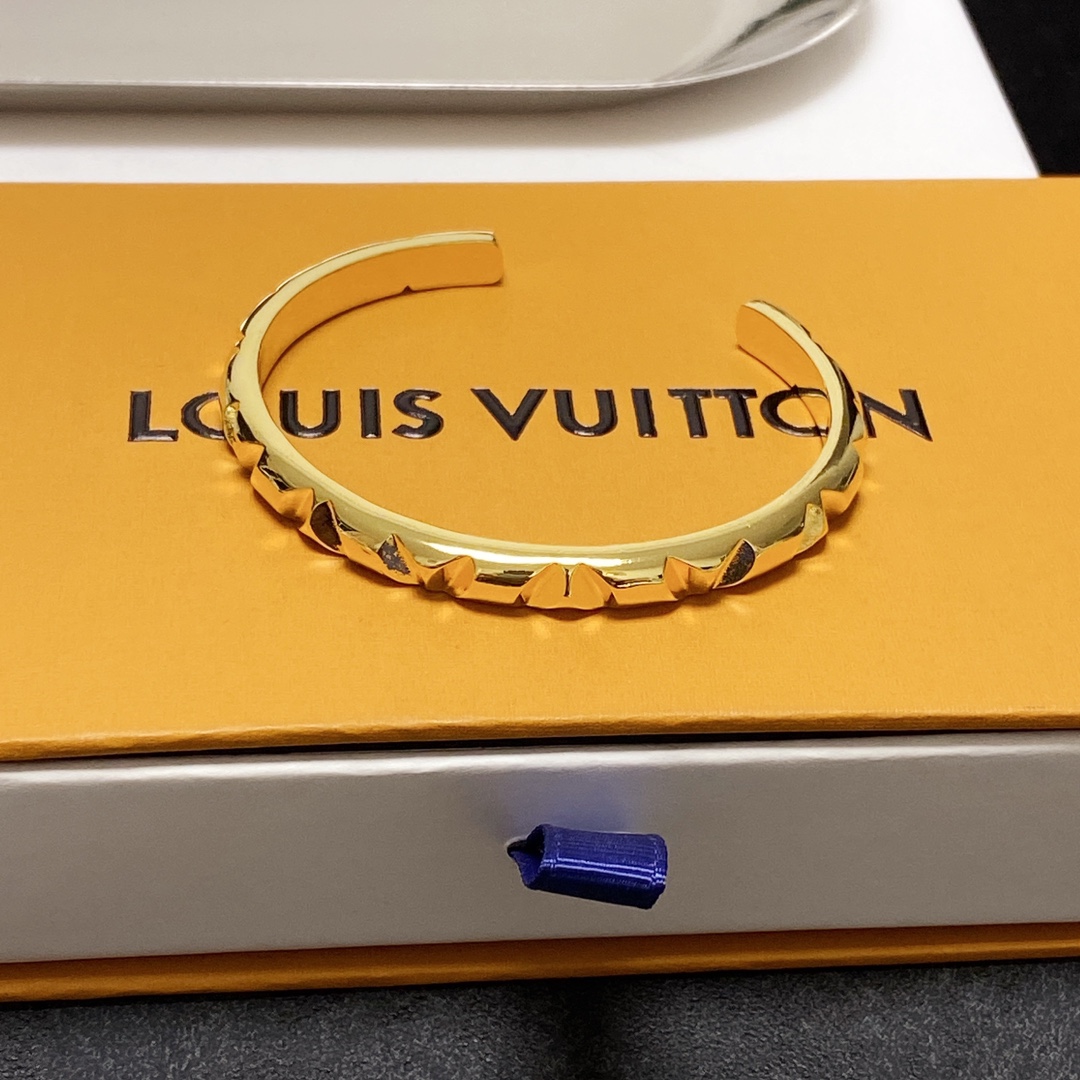 L0vis Vvtt0n Bracelet Gold For Women