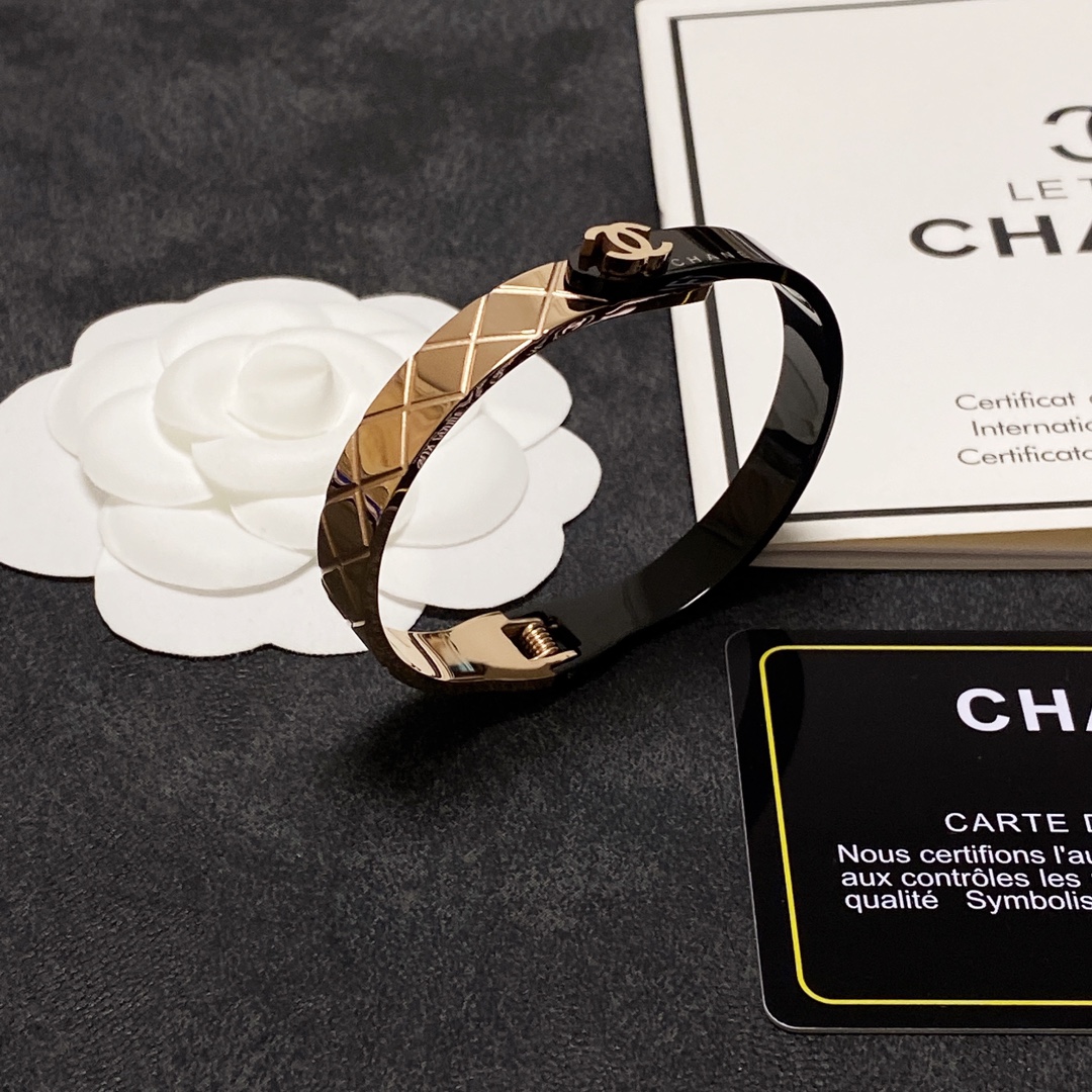 Ch**el CC Bracelet Gold For Women
