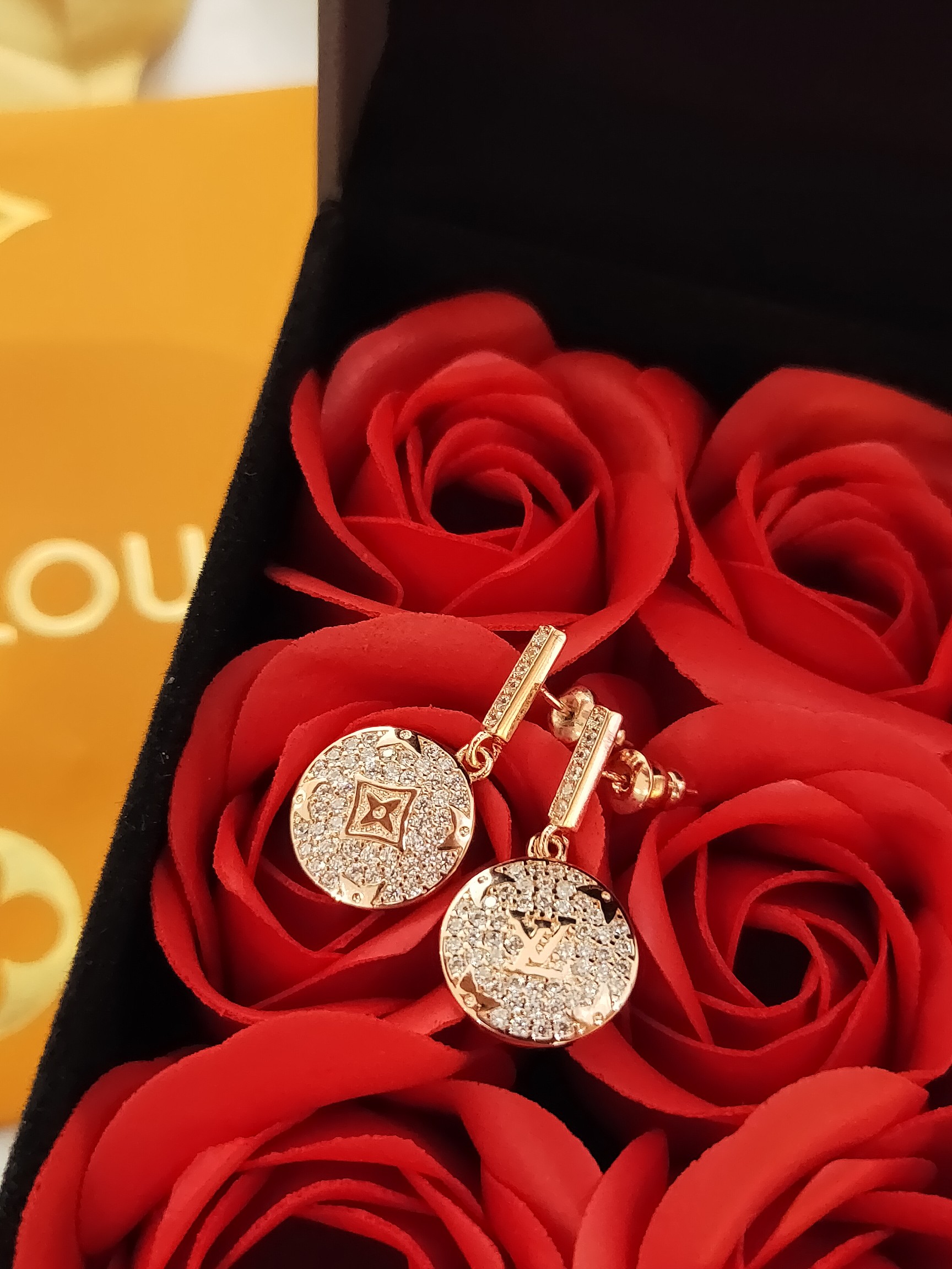 L0vis Vvtt0n Color Blossom Earrings Pink Gold Tone For Women