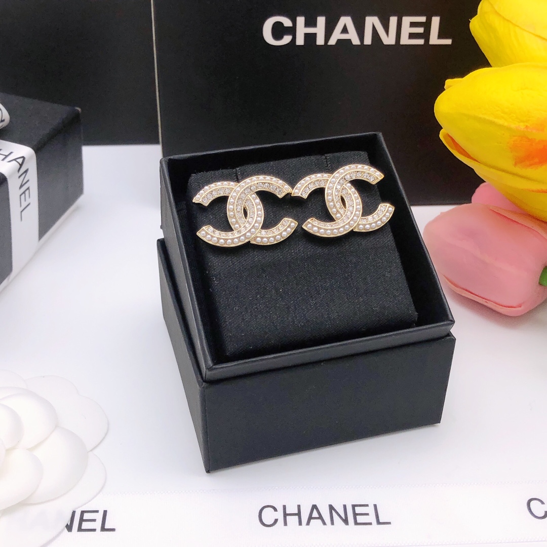 Ch**el Crystal CC Stud Earrings Gold For Women