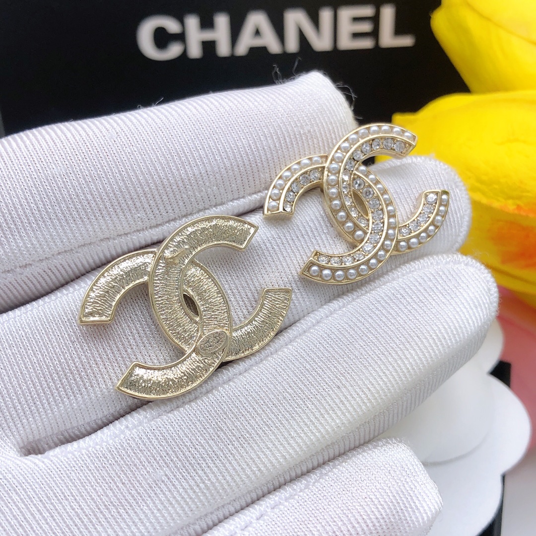 Ch**el Crystal CC Stud Earrings Gold For Women