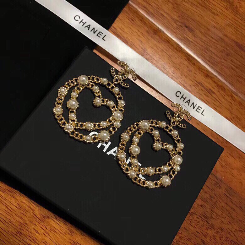 Ch**el Heart In Circle Frame Chain Earrings Gold Tone For Women