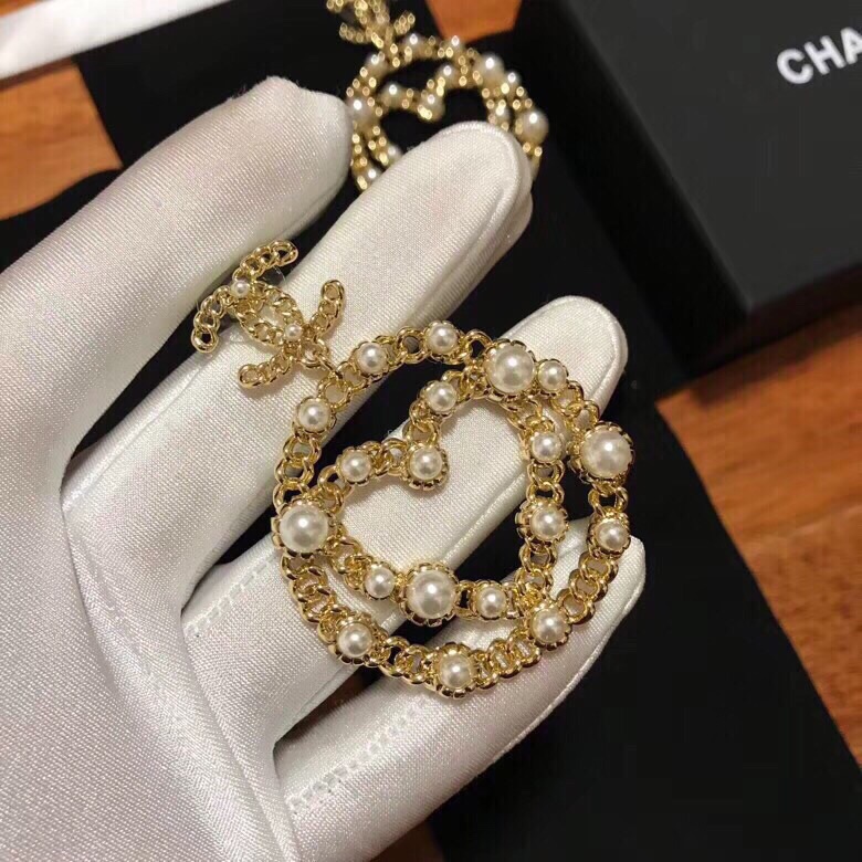 Ch**el Heart In Circle Frame Chain Earrings Gold Tone For Women