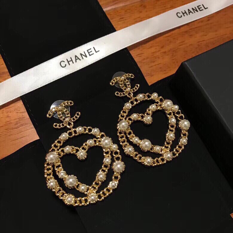 Ch**el Heart In Circle Frame Chain Earrings Gold Tone For Women