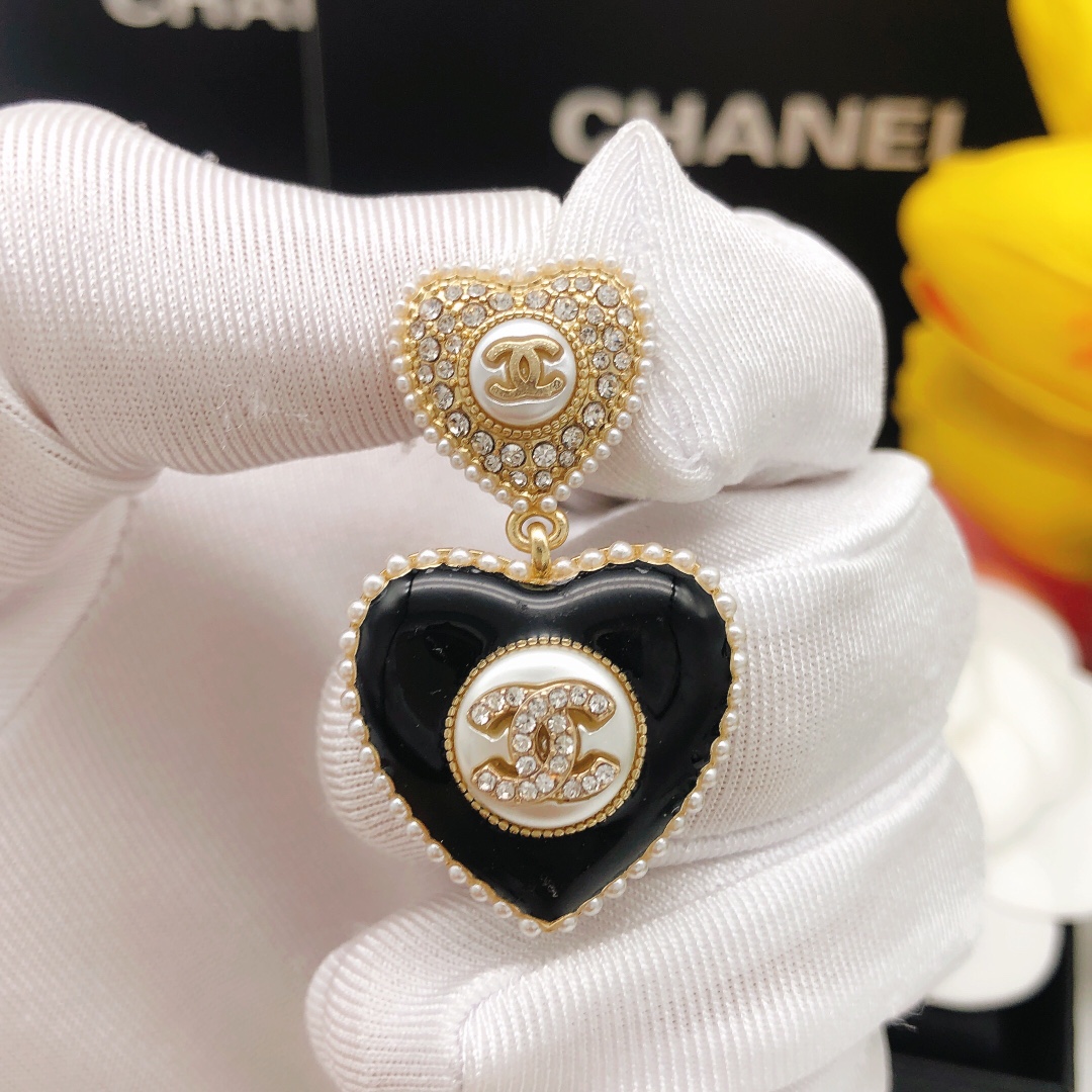 Ch**el Heart Pearl Pendant Earrings Black For Women