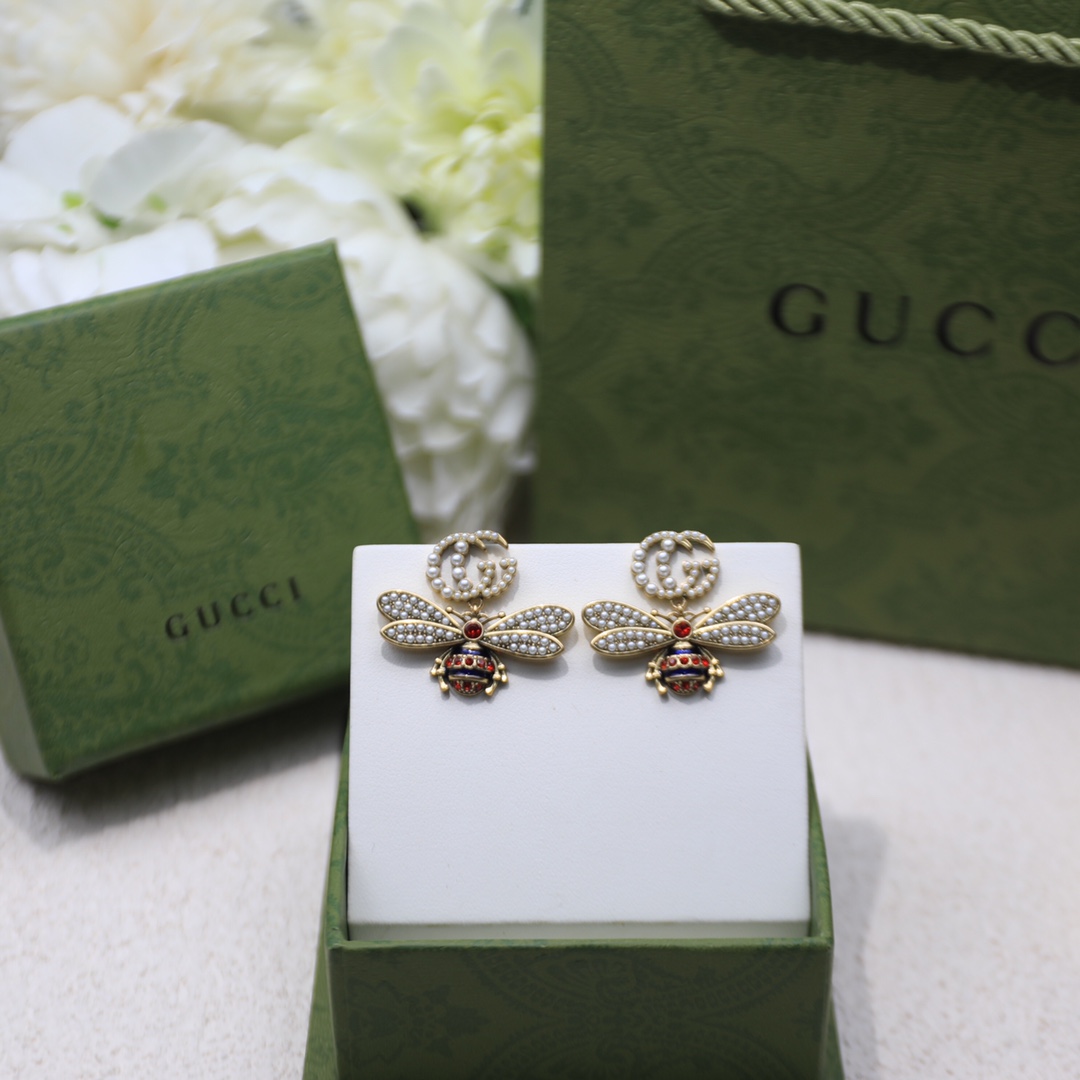 Gvc*1 Interlocking And Bee Pearl Earrings Gold Tone For Women