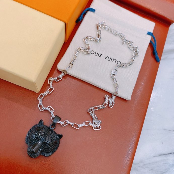 L0vis Vvtt0n Leash Necklace Silver For Women