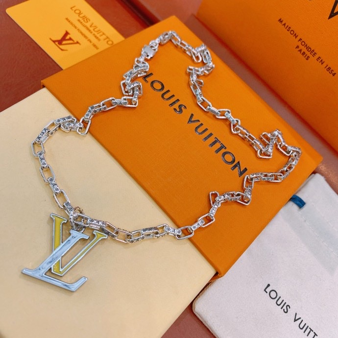 L0vis Vvtt0n Letter Necklace Silver For Women