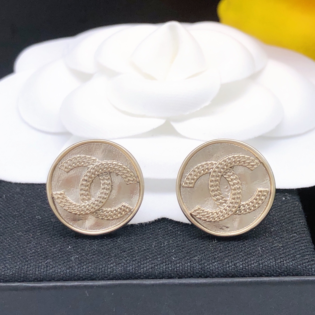 Ch**el Middle Round Earrings Gold For Women