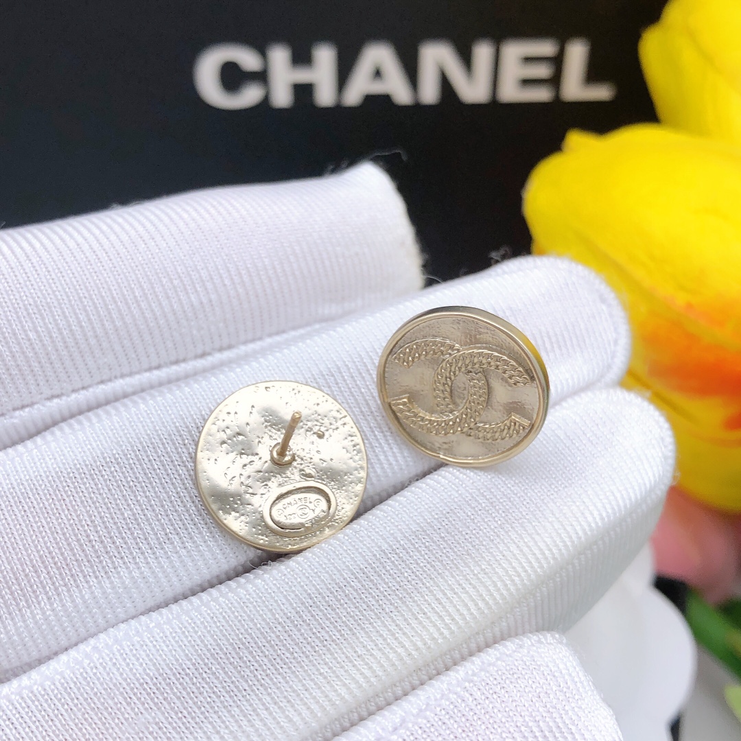 Ch**el Middle Round Earrings Gold For Women